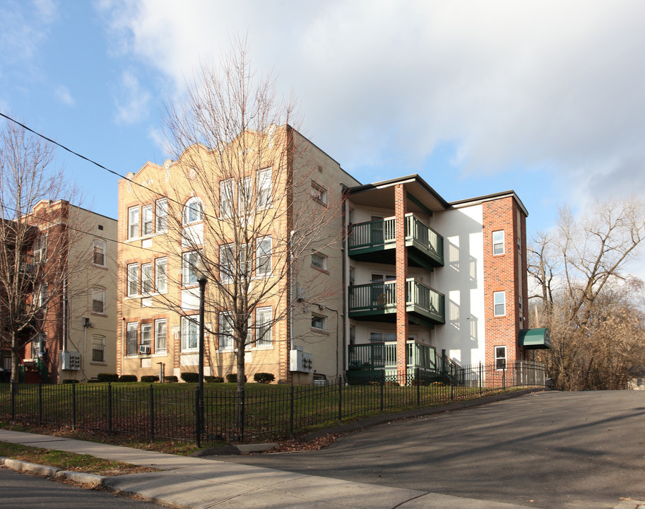 Collin Bennett Commons in Hartford, CT - Building Photo