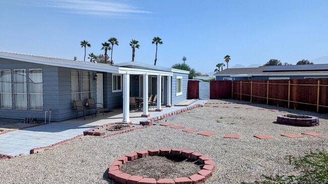 73530 Red Cir in Palm Desert, CA - Foto de edificio - Building Photo