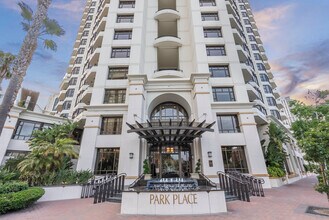 700 W Harbor Dr, Unit TH5 in San Diego, CA - Building Photo - Building Photo