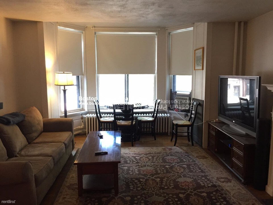 379 Marlborough St-Unit -Apt 3F in Boston, MA - Building Photo