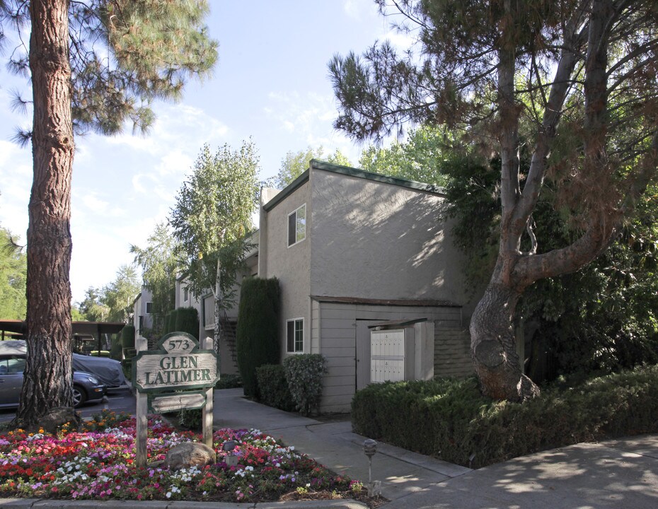 573 W Latimer Ave in Campbell, CA - Foto de edificio