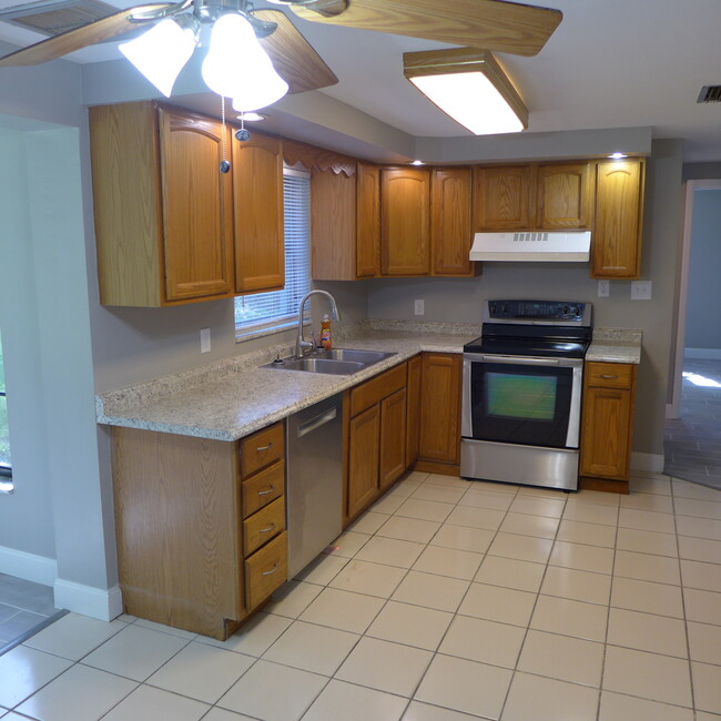 26412 Rolling Acres Dr in Brooksville, FL - Building Photo - Building Photo