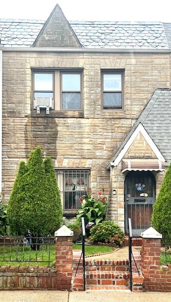 property at 3006 90th St