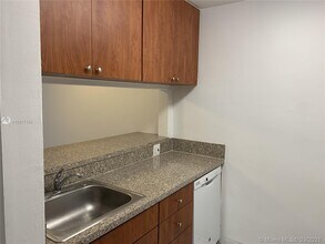 505 NE 30th St-Unit -506 in Miami, FL - Building Photo - Building Photo