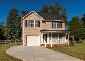 824 Lockesley Ln in Burlington, NC - Building Photo