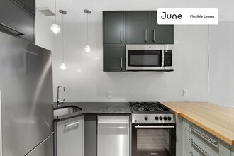 491 W 22nd St in New York, NY - Building Photo - Building Photo