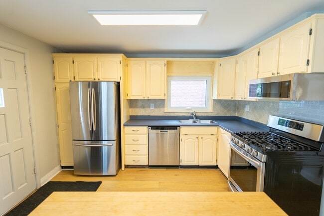 15 Dalecrest Dr in Toronto, ON - Building Photo - Building Photo