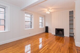 83 Myrtle St in Boston, MA - Building Photo