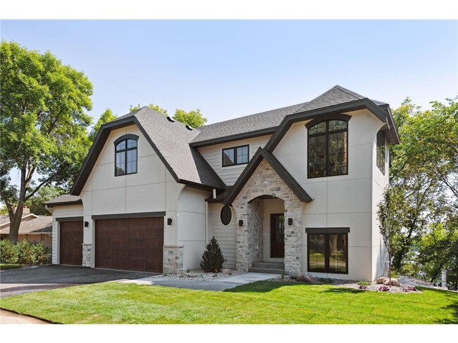 21845 Byron Cir in Excelsior, MN - Building Photo - Building Photo
