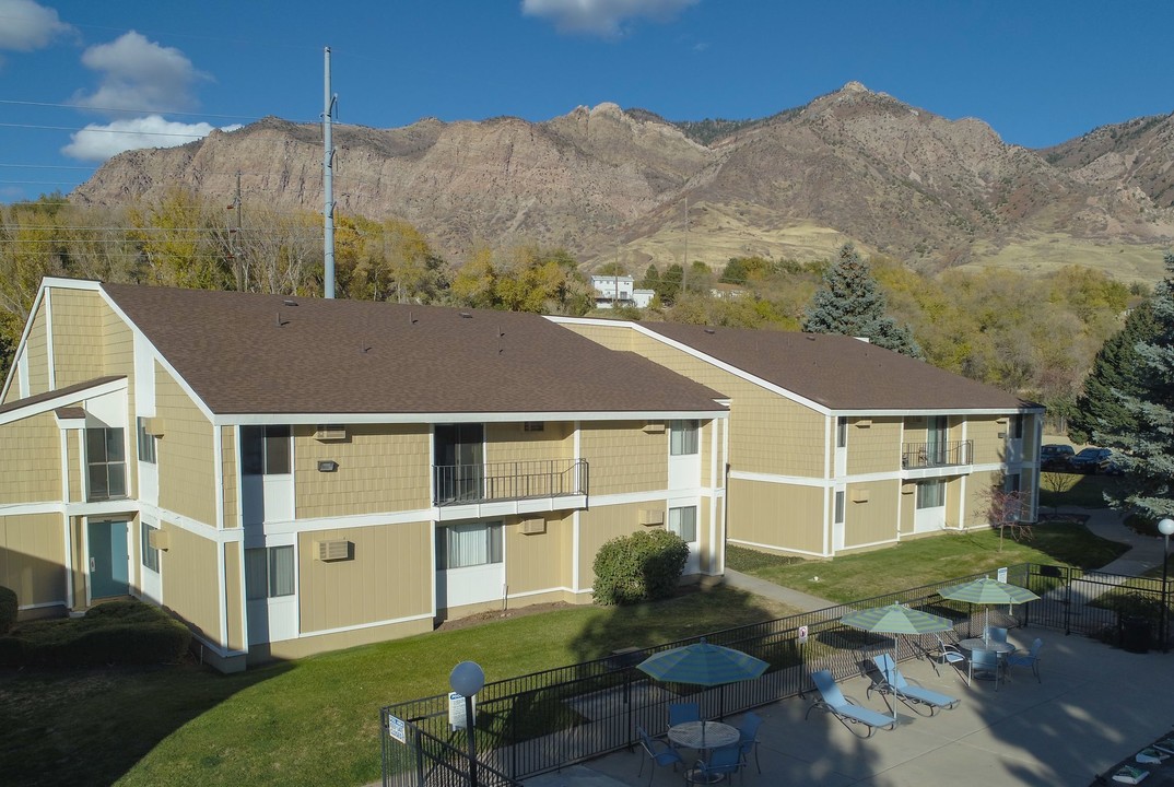 Canyon Crest in Ogden, UT - Foto de edificio