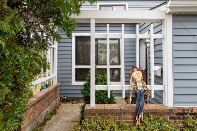 property at 463 Buckeye Dr