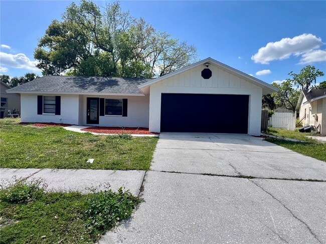 1053 WESTWOOD Dr in Lutz, FL - Building Photo - Building Photo