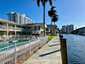2840 NE 33rd Ct in Fort Lauderdale, FL - Building Photo - Building Photo