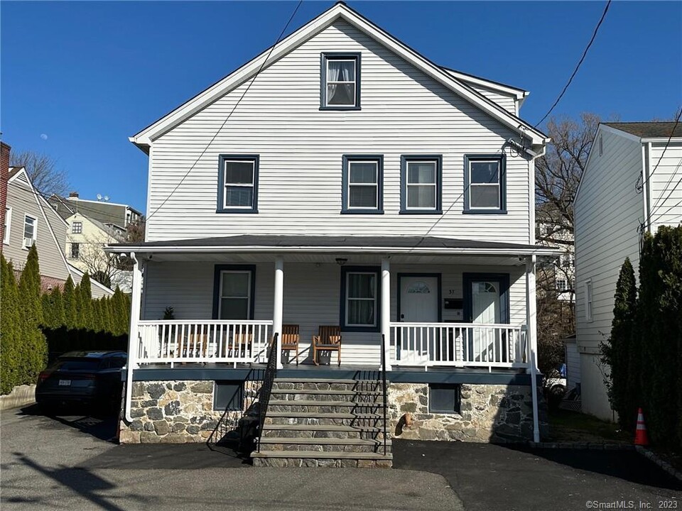 37 Gerry St in Greenwich, CT - Foto de edificio