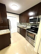 919 NE 199th St in Miami, FL - Building Photo - Building Photo