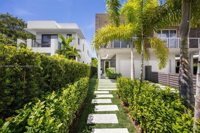 3442 Day Ave in Miami, FL - Building Photo - Building Photo
