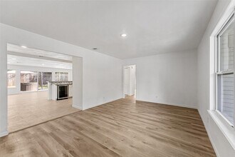 5010 W 43rd St in Houston, TX - Foto de edificio - Building Photo