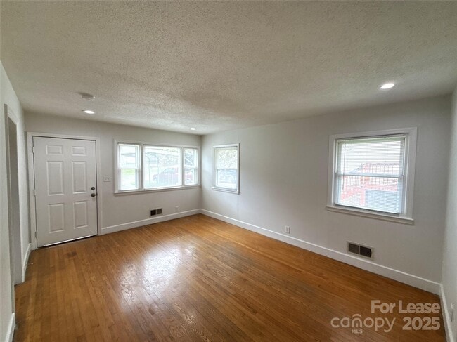 424 E Walnut Ave in Gastonia, NC - Building Photo - Building Photo