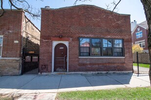5011 N Ravenswood Ave in Chicago, IL - Building Photo