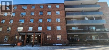 3900 Wyandotte St E in Windsor, ON - Building Photo - Building Photo