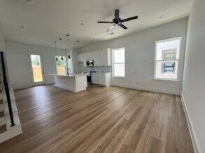 2706 Bostic St in Houston, TX - Foto de edificio - Building Photo