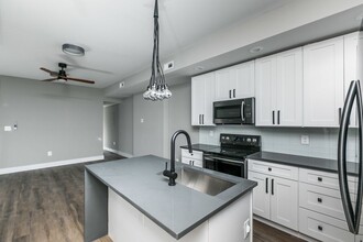 2302 E Baltimore St, Unit 2 in Baltimore, MD - Building Photo - Building Photo
