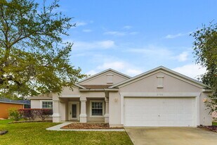 2732 Woodsdale Dr in Middleburg, FL - Building Photo