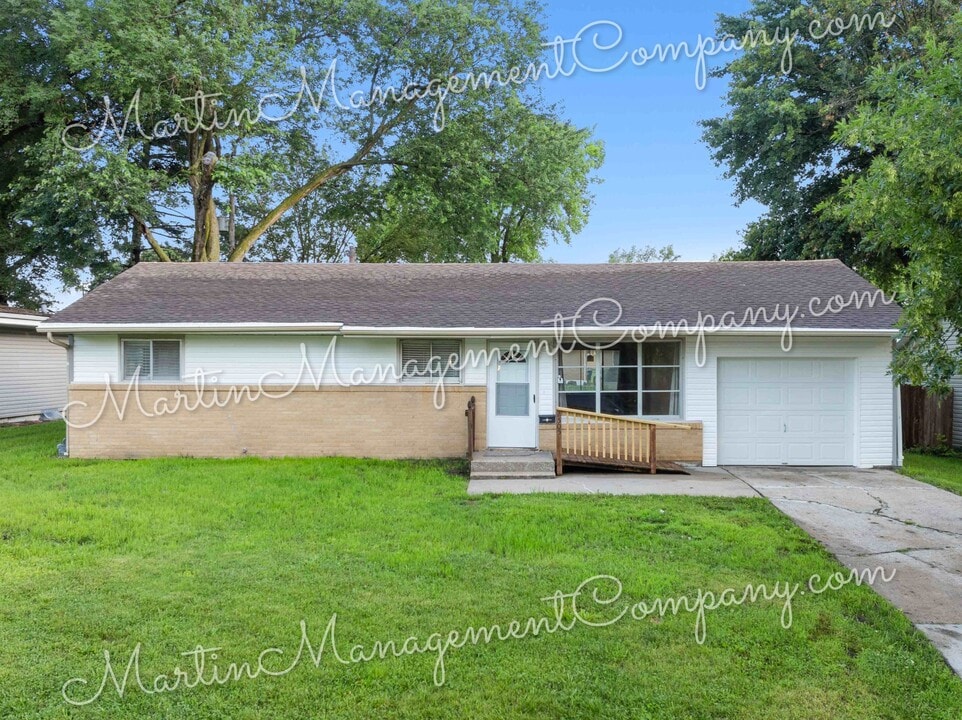 2505 Albert Lee Ave in Sedalia, MO - Building Photo