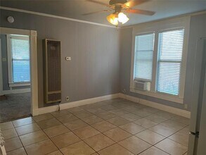 1431 N Locust St in Denton, TX - Building Photo - Building Photo