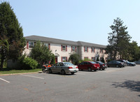 Pine Ridge Estates in Greenfield, MA - Foto de edificio - Building Photo