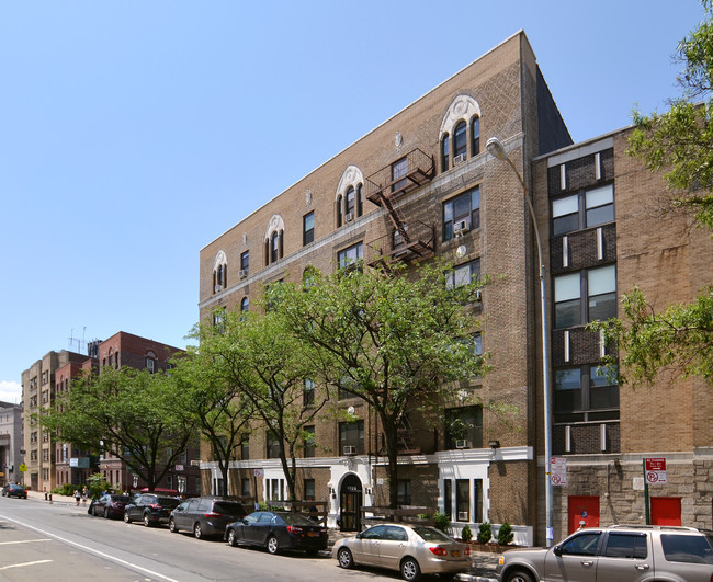 1325 Grand Concourse in Bronx, NY - Building Photo - Building Photo