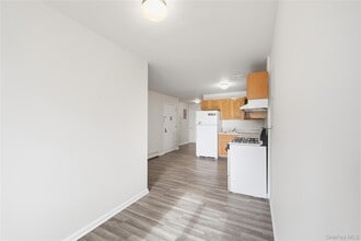 144-05 Jamaica Ave in Queens, NY - Building Photo - Building Photo