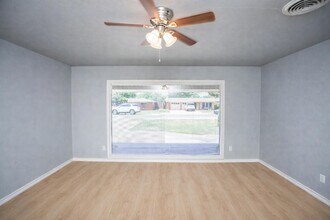 4211 49th St in Lubbock, TX - Building Photo - Building Photo