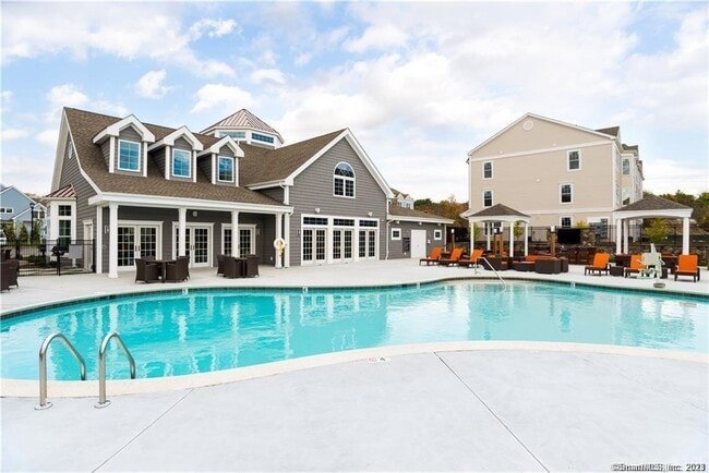 407 Copper Square Dr in Bethel, CT - Building Photo - Building Photo