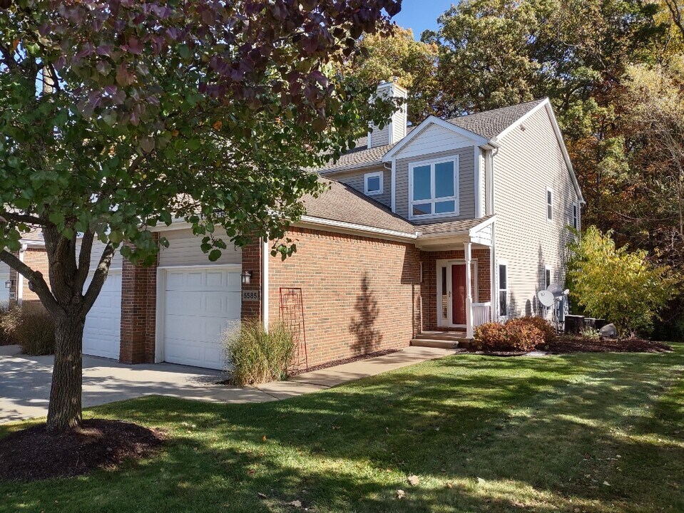 5585 Woodruff Shore Dr in Brighton, MI - Building Photo