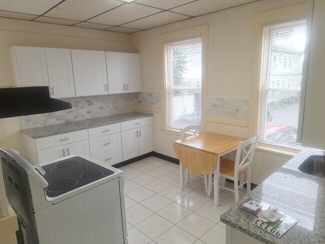 2 Meader Rd, Unit 1 b.r. apartment Everett