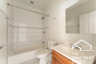 2504 W Catalpa Ave in Chicago, IL - Building Photo - Building Photo