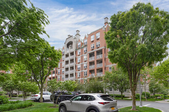 100-150 Oceana Dr W in Brooklyn, NY - Building Photo - Building Photo