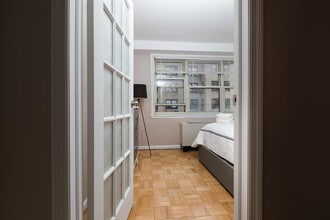 240 E 81st St in New York, NY - Building Photo - Building Photo