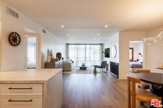 1351 N Crescent Heights Blvd in West Hollywood, CA - Building Photo - Building Photo