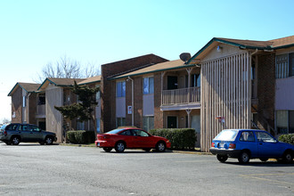 Wedgewood Court in Tulsa, OK - Building Photo - Building Photo