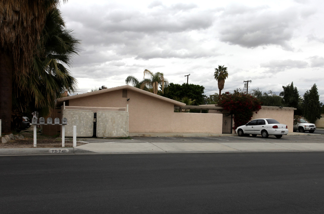 73740 Santa Rosa Way in Palm Desert, CA - Building Photo