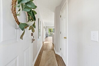 510 White River Dr, Unit F in Myrtle Beach, SC - Foto de edificio - Building Photo