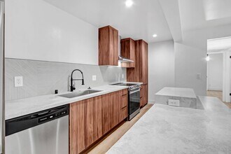 8430 De Longpre in West Hollywood, CA - Building Photo - Building Photo