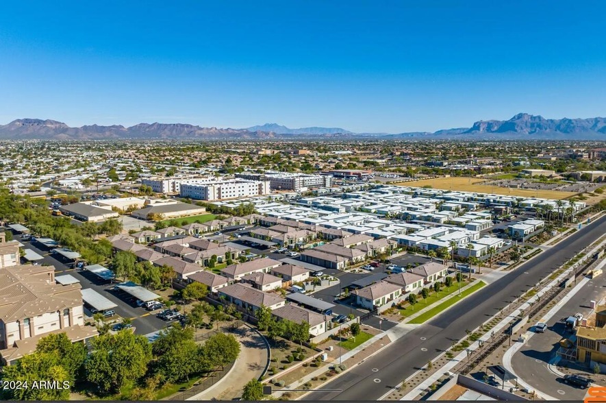 9652 E Hampton Ave in Mesa, AZ - Foto de edificio