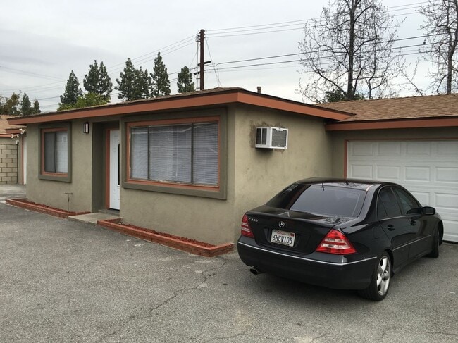 642-648 W. 3rd St. in Azusa, CA - Foto de edificio - Building Photo