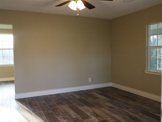 210 Joseph St in Brenham, TX - Building Photo - Building Photo