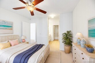 13063 Wimberly Square, Unit 114 in San Diego, CA - Foto de edificio - Building Photo