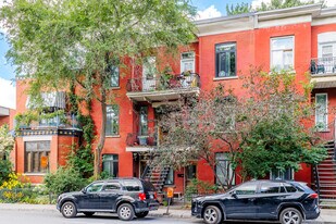 3935 Saint-Antoine Rue O in Montréal, QC - Building Photo
