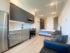 720-720 K. L. O. Rd in Kelowna, BC - Building Photo - Building Photo